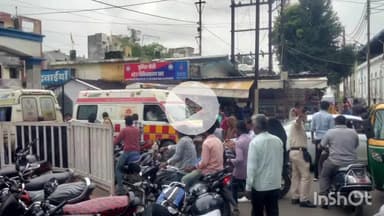 धार: जिला अस्पताल की पार्किंग में जाम से फंसी एंबुलेंस, मरीजों को करना पड़ा इंतजार