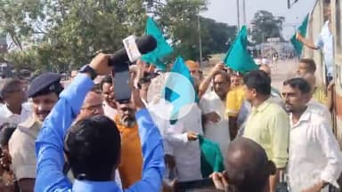 सुपौल: सांसद दिलेश्वर कामत ने सुपौल रेलवे स्टेशन से सुपौल-दानापुर-पुणे ट्रेन को हरी झंडी दिखाई