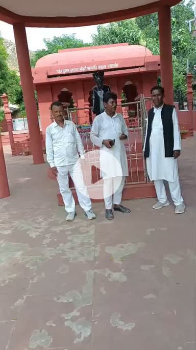 गहलौर में अपने तीन साथियों के साथ सभी मजदूरों को भी 10000 मिले