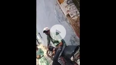 झांसी: कपूर टेकरी के पास के रास्ते से गुजर रही लड़की का युवक से हुआ विवाद, वीडियो हुआ वायरल