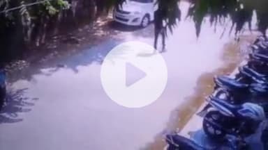 लाडपुरा: नयापुरा में निजी डॉक्टर के बाहर से पलंबर की मोटरसाइकिल चोरी, सीसीटीवी कैमरे में कैद हुई घटना, पुलिस जांच में जुटी