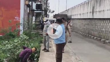 बीना: खुरई रोड ब्रिज के पास खून से लथपथ बोरी मिलने से फैली सनसनी, सूचना के बाद मौके पर पहुंची पुलिस