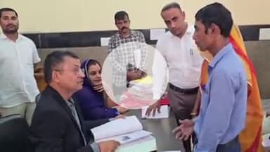 बाड़मेर: बाड़मेर राष्ट्रीय लोक अदालत में पत्नी-पति के बीच हुआ राजीनामा, एक-दूसरे को पहनाई वरमाला