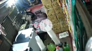 नूह: रेवासन गांव में पार्किंग के पास खोके से सामान चोरी, CCTV कैमरे में कैद हुई वारदात