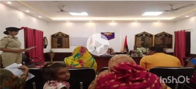 बेगूसराय: कार्यालय कक्ष में SP ने लगाया जनता दरबार, 10 फरियादियों की सुनी फरियाद