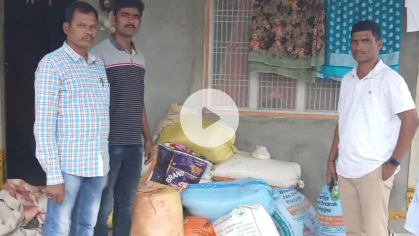 వీణవంక: మండల కేంద్రంలో లోకిని స్వామి ఇంటి వద్ద నిల్వ ఉంచిన ఐదు క్వింటాల పిడిఎస్ బియ్యాన్ని స్వాధీనం కేసు నమోదు