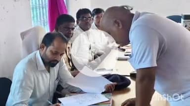 बारुन: जमीनी विवाद सुलझाने के लिए प्रखण्ड सभाकक्ष में लगा जनता दरबार