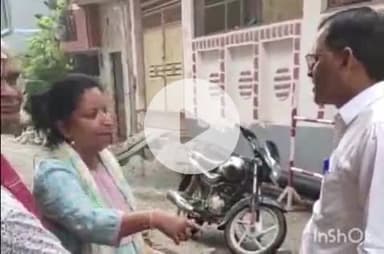 हरिद्वार: जगजीतपुर की राजविहार कॉलोनी में कम क्षमता की सीवर लाइन डालने पर लोगों ने प्रोजेक्ट मैनेजर का किया घेराव, काम रुका