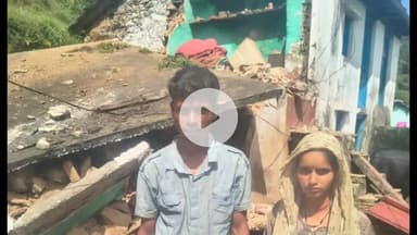 कांडा: कांडेकन्याल गांव निवासी संजय का आवासीय भवन वर्षा के कारण ध्वस्त, गर्भवती पत्नी के साथ सुरक्षित आशियाने की गुहार लगाई