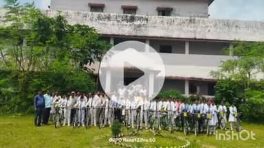 चौपारण: मॉडल स्कूल बछई में 40 विद्यार्थियों को मुखिया वीरेंद्र रजक  के द्वारा साइकिल का किया गया वितरण