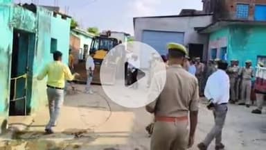 झांसी: ग्राम भोजला में दिनदहाड़े हत्या करने वालों ने मकान-दुकान बनाकर सड़क पर किया कब्जा, क्षेत्रवासियों ने की शिकायत