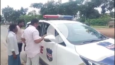 నారాయణపూర్: మండల కేంద్రంలో సర్పంచుల ఫోరం రాష్ట్ర అధ్యక్షుడు సుర్వి యాదయ్య గౌడ్ ను అరెస్టు చేసిన నారాయణపురం పోలీసులు