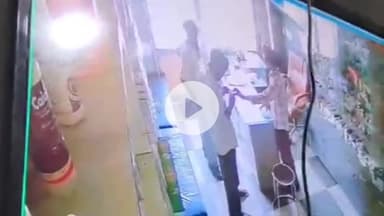 ਅੰਮ੍ਰਿਤਸਰ 2: ਅਜਨਾਲਾ ਦੇ ਪਿੰਡ ਸੁਧਾਰ ਚ ਡਾਕਟਰ ’ਤੇ ਦਿਨ ਦਿਹਾੜੇ ਫਾਇਰਿੰਗ, ਫਿਰੌਤੀ ਦੀਆਂ ਧਮਕੀਆਂ ਤੋਂ ਬਾਅਦ ਹਮਲਾ