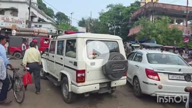 मुंगेर: कोतवाली चौक पर जाम से निजात दिलाने के लिए यातायात पुलिस मुस्तैद