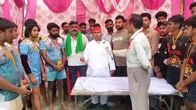 LIVE  मेरठ यूपी : गेसूपर जूनुबी में कबड्डी फाइनल – विजेता टीम का सम्मान, हरिभूषण खटीक ने बढ़ाया खिलाड़ियों का हौसला

#Kabaddi #KabaddiMatch #KabaddiLovers #KabaddiPlayers #KabaddiChampion