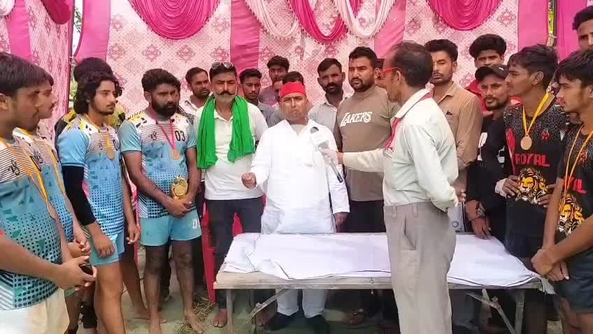 LIVE  मेरठ यूपी : गेसूपर जूनुबी में कबड्डी फाइनल – विजेता टीम का सम्मान, हरिभूषण खटीक ने बढ़ाया खिलाड़ियों का हौसला

#Kabaddi #KabaddiMatch #KabaddiLovers #KabaddiPlayers #KabaddiChampion
