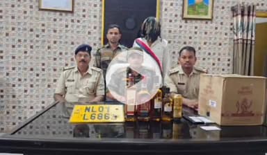 मेदिनीनगर (डालटनगंज): छतरपुर पुलिस को मिली बड़ी कामयाबी, फर्जी ट्रेलर से ₹45 लाख की अंग्रेजी शराब बरामद, हरियाणा का चालक गिरफ्तार