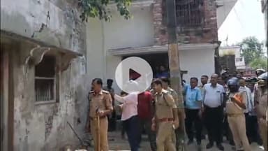 गोंडा: मेवतियान मोहल्ले में जर्जर मकान की छत गिरी, चार लोग दबे, एक की मौत, एसडीआरएफ तैनात