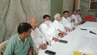 चूरू: चूरू में श्रीसावित्री जन कल्याण ट्रस्ट के निर्वाचन के लिए बैठक आयोजित, पदाधिकारियों ने दीप प्रज्ज्वलित कर की बैठक