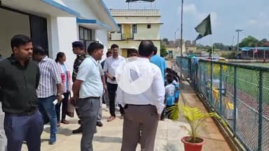 सिमडेगा: सिमडेगा में खेल को विकसित करने के लिए खेल निदेशक ने एस्ट्रोटर्फ स्थित डे बोर्डिंग सेंटर का निरीक्षण किया