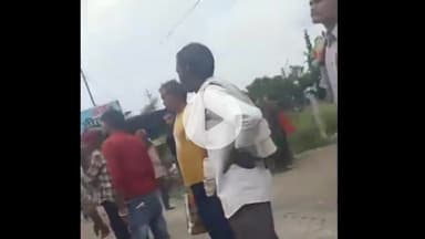 सागर नगर: कलेक्टर कार्यालय के सामने युवकों ने रोकर यात्री बस में की तोड़फोड़ और मारपीट, वीडियो वायरल