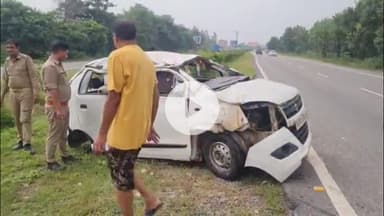 मुज़फ्फरनगर: हाइवे पर भीषण हादसा, स्टंट कर रहे बाइक सवार को बचाने में कार पलटी, हरिद्वार जा रहे मां-बाप की मौत, बेटे-बेटी समेत 3 घायल