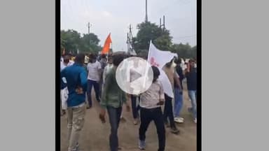 खंडवा नगर: 45 किमी तक 6 हजार लोग चले, यात्रियों पर बरसाए गए फूल