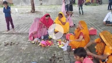 जौनपुर: जौनपुर में माताओं ने रखा जीतिया व्रत, घाटों पर हुआ पूजा-पाठ