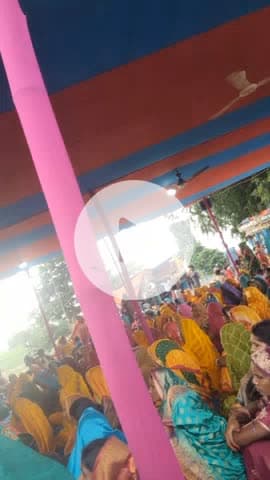 अपने गांव sahewan में सभी महिलाओं के साथ जीतमहान भगवान का कथा सुनते हुए