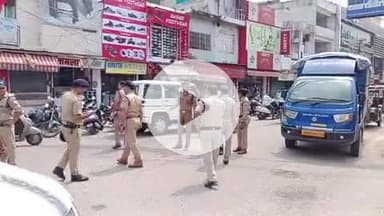 रूड़की: अरबों की जमीन कौड़ियों में देने का आरोप लगाकर चंद्रशेखर चौक पर कांग्रेस ने बाबा रामदेव और राज्य सरकार का पुतला फूंका