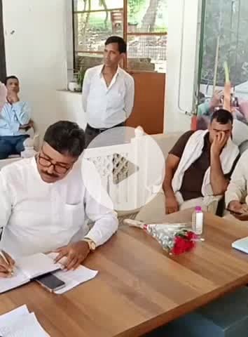 अलवर: नेता प्रतिपक्ष टीकाराम जूली ने कानून व्यवस्था को लचर बताया, मोती डूंगरी कार्यालय पर की जनसुनवाई