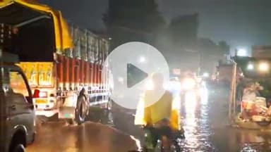 हरिद्वार: आधे घंटे की मूसलाधार बारिश से सब्जी मंडी रोड तालाब में तब्दील, गड्डों और जलभराव से लोगों को हुई परेशानी