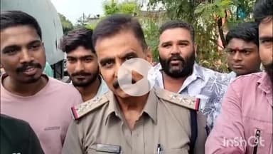 पीथमपुर: लेबड़-मानपुर हाईवे पर हादसा, थाना प्रभारी ने बताया: ग्रामीणों से बात कर यातायात शुरू कराया