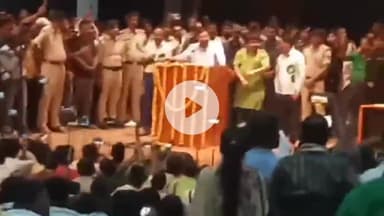 पटना ग्रामीण: बापू सभागार में तेजस्वी यादव ने एम्बुलेंस कर्मियों से मुलाकात की, चुनाव से पहले नया वादा किया