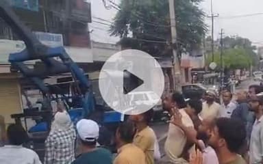 रूड़की: केएलडीएवी इंटर कॉलेज के पास बिजली के पोल पर चढ़े लाइनमैन को अचानक लगा करंट, सिविल अस्पताल में भर्ती