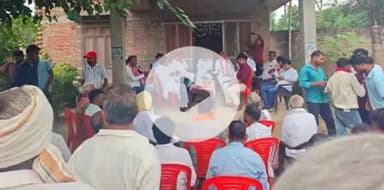 बीसलपुर: पूरनपुर के बाढ़ ग्रस्त इलाकों में पहुंचे सपा नेता राजकुमार राजू, ग्रामीणों को दी बाढ़ राहत सामग्री