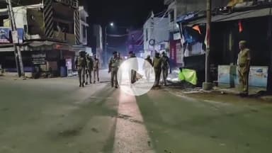 शाहबाद: पिहानी की सड़कों पर सुरक्षा की दृष्टि से पुलिस अधीक्षक ने किया पैदल मार्च