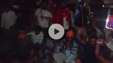 ਅੰਮ੍ਰਿਤਸਰ 2: ਬੱਲ ਕਲਾਂ ਪੁਲਿਸ ਚੌਂਕੀ ਦੇ ਮੁਲਾਜ਼ਮਾਂ ਦੇ ਉੱਤੇ ਰਿਸ਼ਵਤ ਲੈਣ ਦੇ ਲਗਾਏ ਗਏ ਗੰਭੀਰ ਇਲਜ਼ਾਮ ਪਿੰਡ ਵਾਸੀਆਂ ਵੱਲੋਂ ਕੀਤਾ ਪ੍ਰਦਰਸ਼ਨ