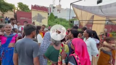 मथुरा: बाढ़ पीड़ितों को सहायता नहीं मिलने पर महिलाओं ने बिरला मंदिर के समीप हेमा मालिनी के खिलाफ नारेबाजी की, काटा हंगामा