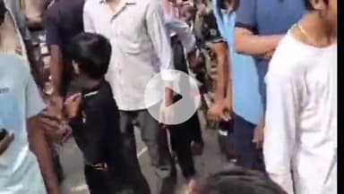 कोल: ग्रामीणों ने छात्रा के साथ छेड़छाड़-मारपीट के आरोपी को गाँव में घुमाया, वीडियो हुआ वायरल