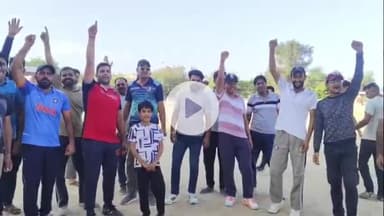 सरदारशहर: राजीव गांधी खेल मैदान में क्रिकेट खेल रहे क्रिकेट प्रेमियों ने कहा कि भारत पाकिस्तान को क्रिकेट मैच में देगा पटकनी