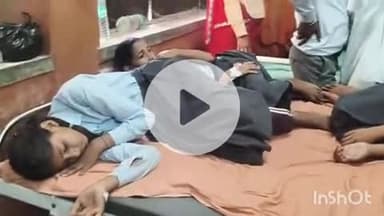 दौसा: दौसा विधायक दीनदयाल बेरवा ने चूड़ियावास में फूड पॉइजनिंग के शिकार स्कूल छात्रों से की मुलाकात