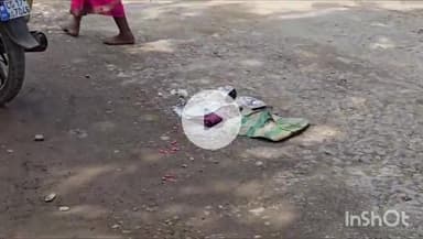 केशकाल: केशकाल की जर्जर सड़क पर दर्दनाक हादसा, बाइक से गिरी महिला ट्रक की चपेट में, महिला केशकाल अस्पताल में भर्ती