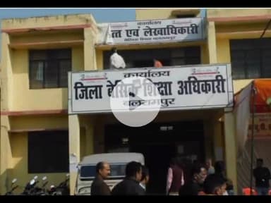 उतरौला: राजकीय इंटर कॉलेज इटरई रामपुर में अतिरिक्त शुल्क वसूली का आरोप, जांच की मांग की गई