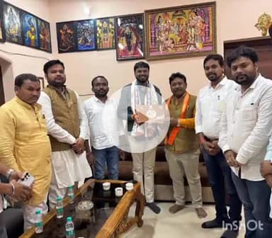 जगदलपुर: जगदलपुर में सांसद निवास पहुंचे भाजयुमो प्रदेश अध्यक्ष राहुल टिकरिया, बस्तर सांसद ने दी बधाई