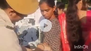 भीलवाड़ा: भीलवाड़ा में विभिन्न केंद्रों पर आयोजित पुलिस कॉन्स्टेबल भर्ती परीक्षा में कुर्ते की आस्तीन काटकर दी गई एंट्री