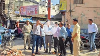 कोल: नगर आयुक्त ने तांगा स्टैंड में निर्माणाधीन शौचालय और घुड़िया बाग जलकल कंपाउंड में चार्जिंग स्टेशन का किया निरीक्षण