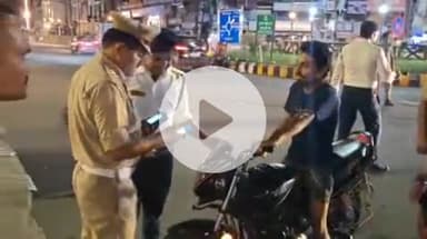 झांसी: ट्रैफिक पुलिस ने इलाइट चौराहे पर चलाया चेकिंग अभियान, ब्रीथ एनालाइज़र से ड्रिंक एंड ड्राइव के 7 चालान किए