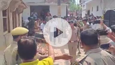 गोंडा: राजेंद्रनगर में जर्जर मकान की छत गिरी, मलबे में 04 मजदूर दबे, इलाज के दौरान एक की मौत: प्रभारी DM अंकिता जैन