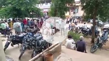 జడ్చర్ల: నవాబు పేట మండల కేంద్రంలోయూరియా కోసం రైతుల పడిగాపులు